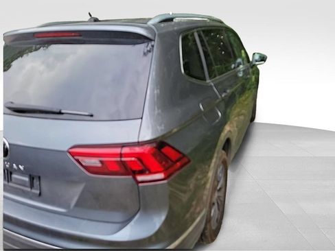 Used 2023 Volkswagen Tiguan SE FWD image 3