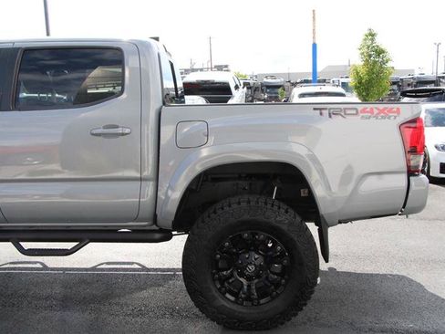 Used 2018 Toyota Tacoma TRD Sport w/ Technology Package AWD/4WD image 5