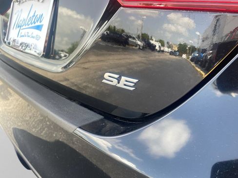 Used 2024 Toyota Camry SE FWD image 11