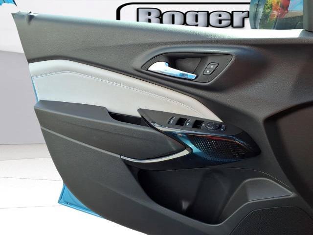 Used 2025 Chevrolet Trax LT w/ Driver Confidence Package FWD image 19