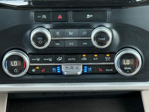 Used 2024 Ford Expedition Limited image 22