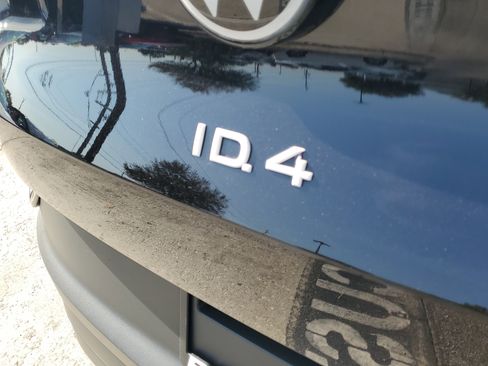 Used 2023 Volkswagen ID.4 Pro S image 9