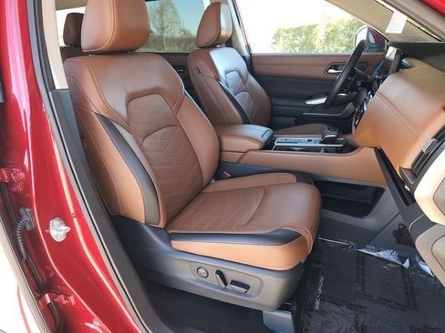 Certified 2024 Nissan Pathfinder Platinum image 22