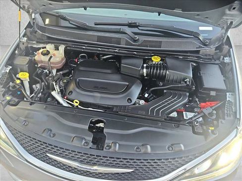 Used 2019 Chrysler Pacifica Limited FWD image 26