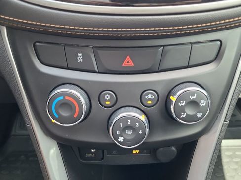 Used 2018 Chevrolet Trax LT w/ LT Convenience Package AWD/4WD image 23