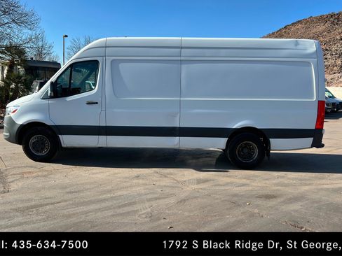 Used 2019 Mercedes-Benz Sprinter 170 Cargo image 2