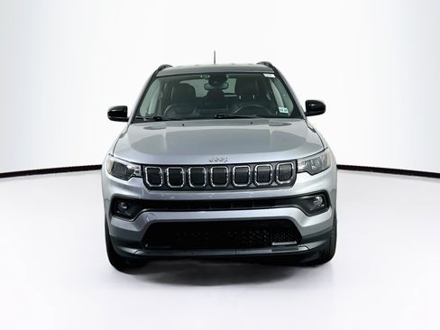 Used 2022 Jeep Compass Latitude AWD/4WD image 2