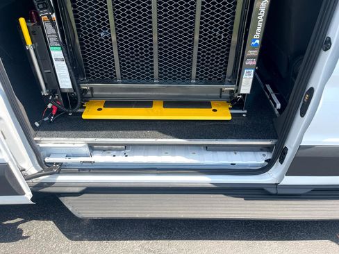 Used 2024 Ford Transit 350 XLT image 18