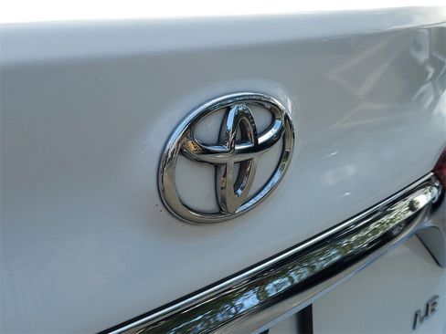 Used 2017 Toyota Camry LE image 9