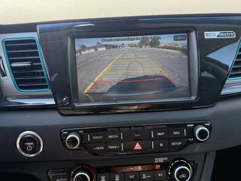 Used 2019 Kia Niro EX Premium FWD image 11