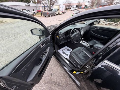 Used 2012 Hyundai Genesis 3.8 w/ Premium Pkg RWD image 8