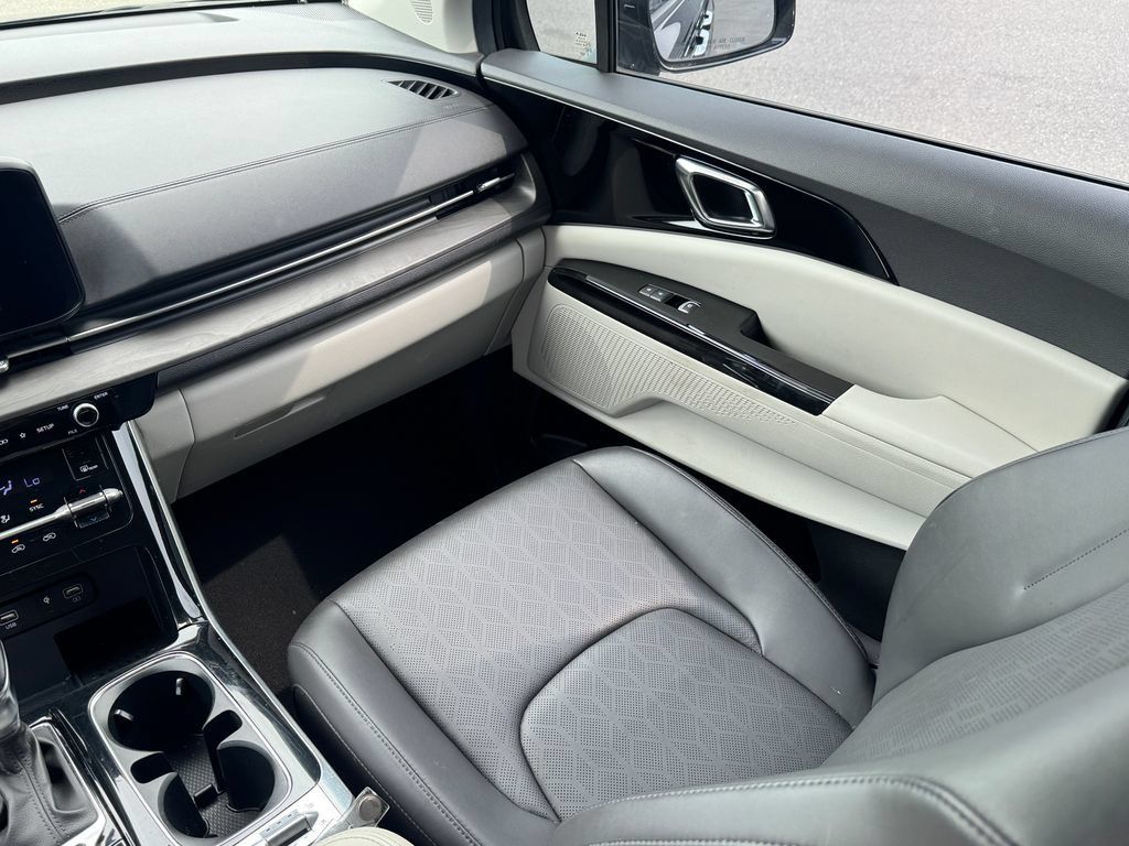 Used 2024 Kia Carnival SX FWD image 15