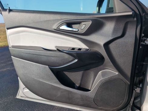 Used 2025 Chevrolet Trax LT w/ LT Convenience Package image 21