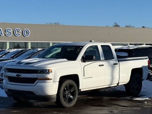 Used 2018 Chevrolet Silverado 1500 Custom image 25
