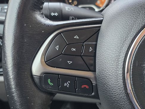 Used 2019 Jeep Renegade Limited AWD/4WD image 13