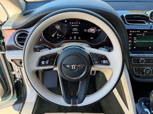 Used 2023 Bentley Bentayga Extended Wheelbase image 22