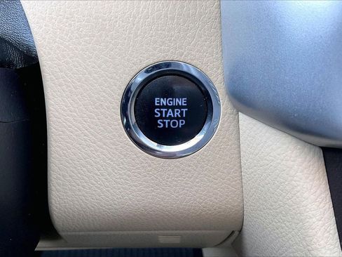 Used 2019 Toyota Highlander XLE image 29