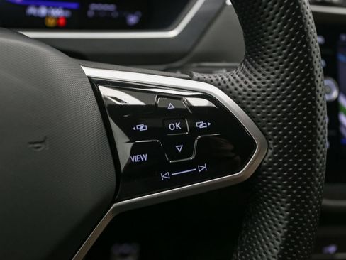 Certified 2023 Volkswagen Tiguan SE R-Line image 41