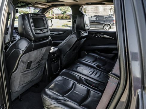 Used 2016 Cadillac Escalade Platinum image 39