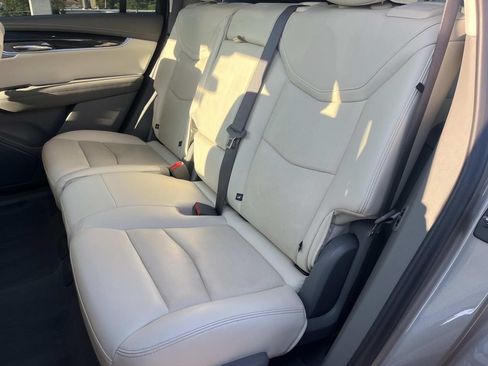 Used 2022 Cadillac XT6 Premium Luxury FWD image 22