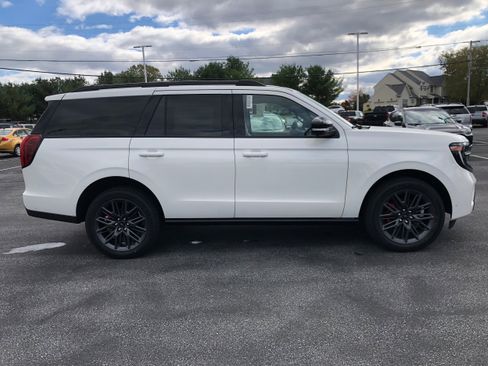 New 2025 Ford Expedition Platinum w/ Stealth Performance Package AWD/4WD image 7