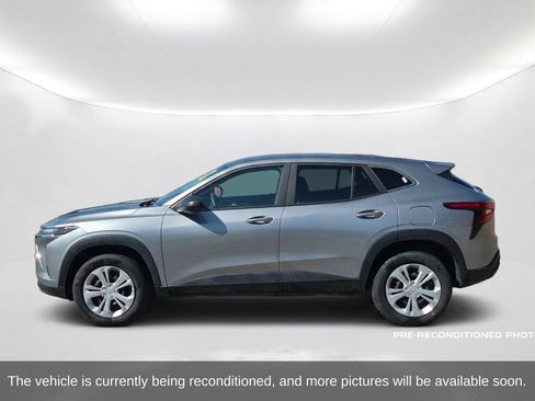 Used 2024 Chevrolet Trax LS FWD image 9