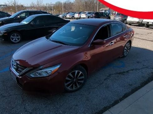 Used 2017 Nissan Altima 2.5 SV image 1