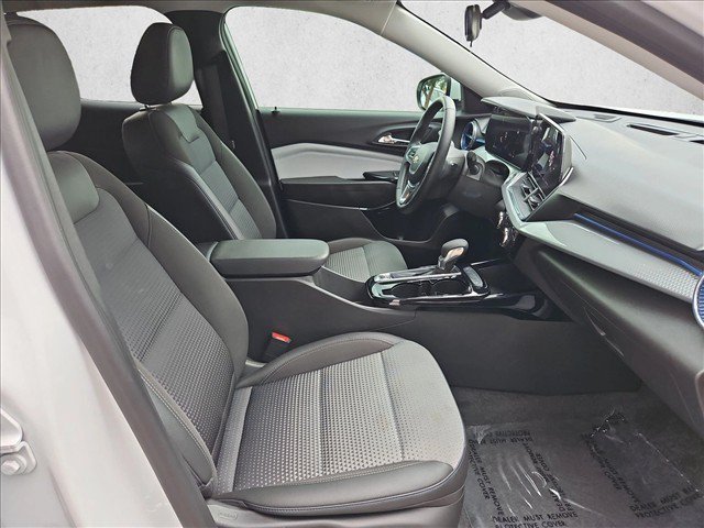 Certified 2025 Chevrolet Trax LT w/ LT Convenience Package FWD image 26