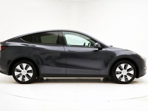 Used 2024 Tesla Model Y Long Range image 3