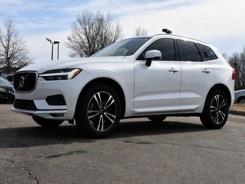 Used 2021 Volvo XC60 T5 Momentum w/ Premium Package image 3