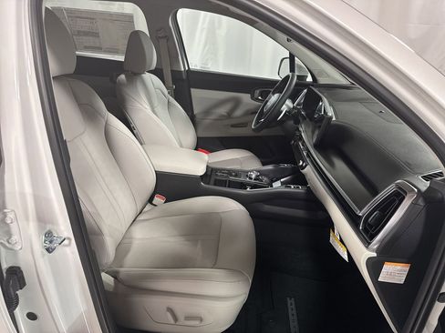 New 2025 Kia Sorento EX image 30