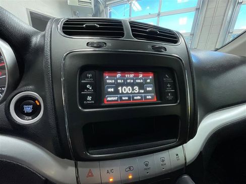 Used 2018 Dodge Journey SE w/ Connectivity Group FWD image 16