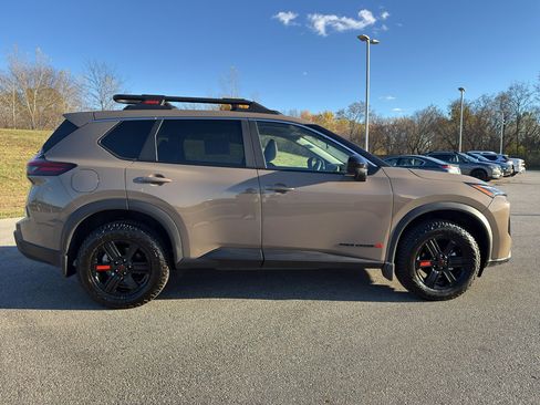 Certified 2025 Nissan Rogue SV image 4