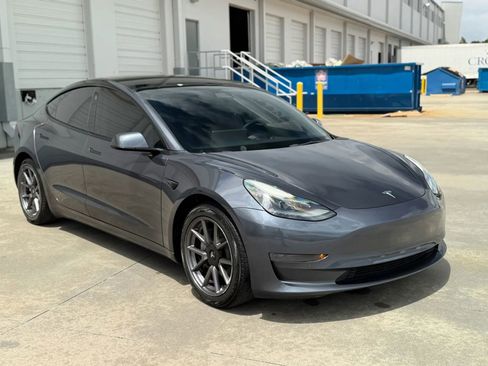 Used 2021 Tesla Model 3 Standard Range Plus image 4