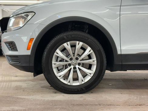 Used 2018 Volkswagen Tiguan SE w/ Panoramic Sunroof Package image 13