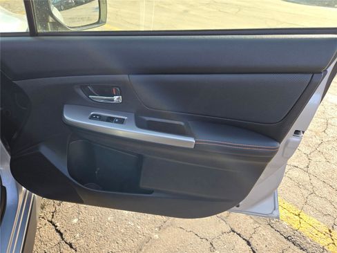 Used 2017 Subaru Crosstrek 2.0i Limited w/ Popular Package #2 image 6