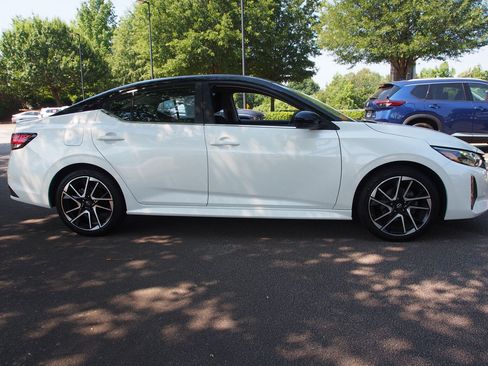 Used 2024 Nissan Sentra SR w/ Trunk Package FWD image 8