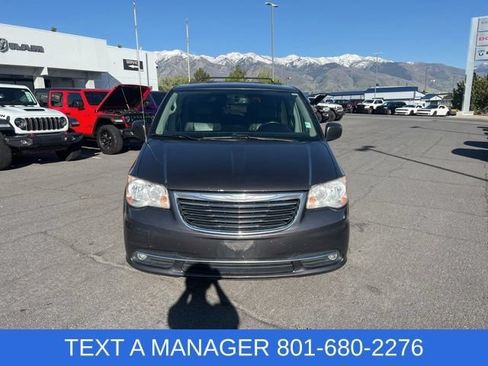 Used 2015 Chrysler Town & Country Touring FWD image 9