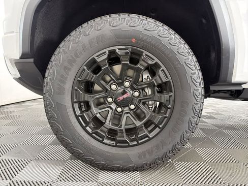 New 2026 GMC Canyon Elevation w/ Convenience Package image 17