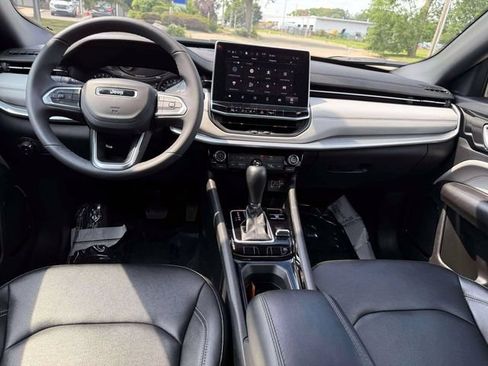 Certified 2025 Jeep Compass Limited AWD/4WD image 15