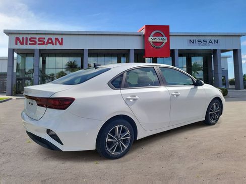 Used 2023 Kia Forte LXS FWD image 2