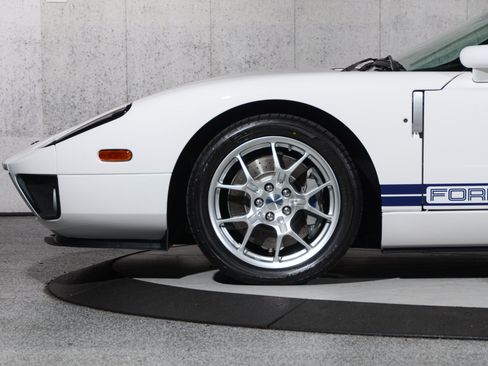 Used 2006 Ford GT RWD image 36