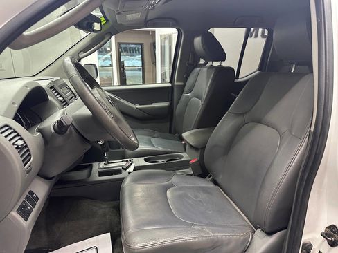 Used 2010 Nissan Frontier LE w/ LE Value Truck Pkg image 27