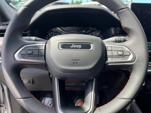 Used 2025 Jeep Compass Trailhawk AWD/4WD image 28