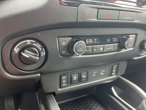 Used 2022 Nissan Frontier SV AWD/4WD image 21