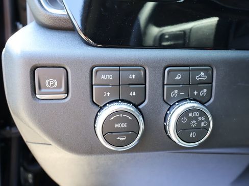 New 2026 GMC Sierra 3500 SLT w/ SLT Convenience Package AWD/4WD image 13