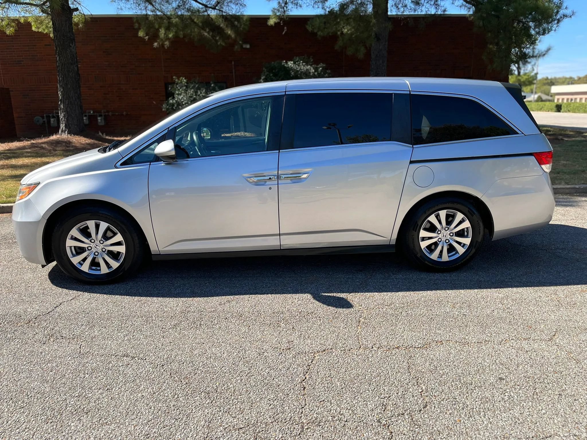 Used 2014 Honda Odyssey EX image 2