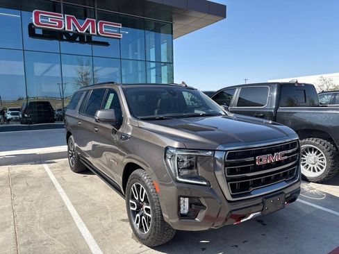 Used 2021 GMC Yukon XL AT4 w/ AT4 Premium Plus Package AWD/4WD image 5