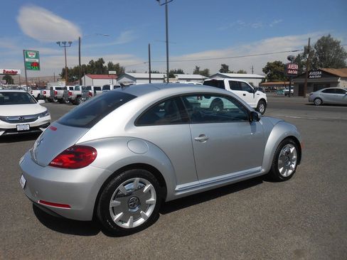 Used 2012 Volkswagen Beetle 2.5 FWD image 9