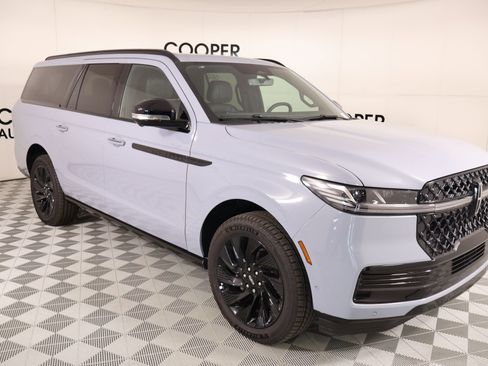 New 2025 Lincoln Navigator L Reserve w/ Jet Appearance Package AWD/4WD image 1